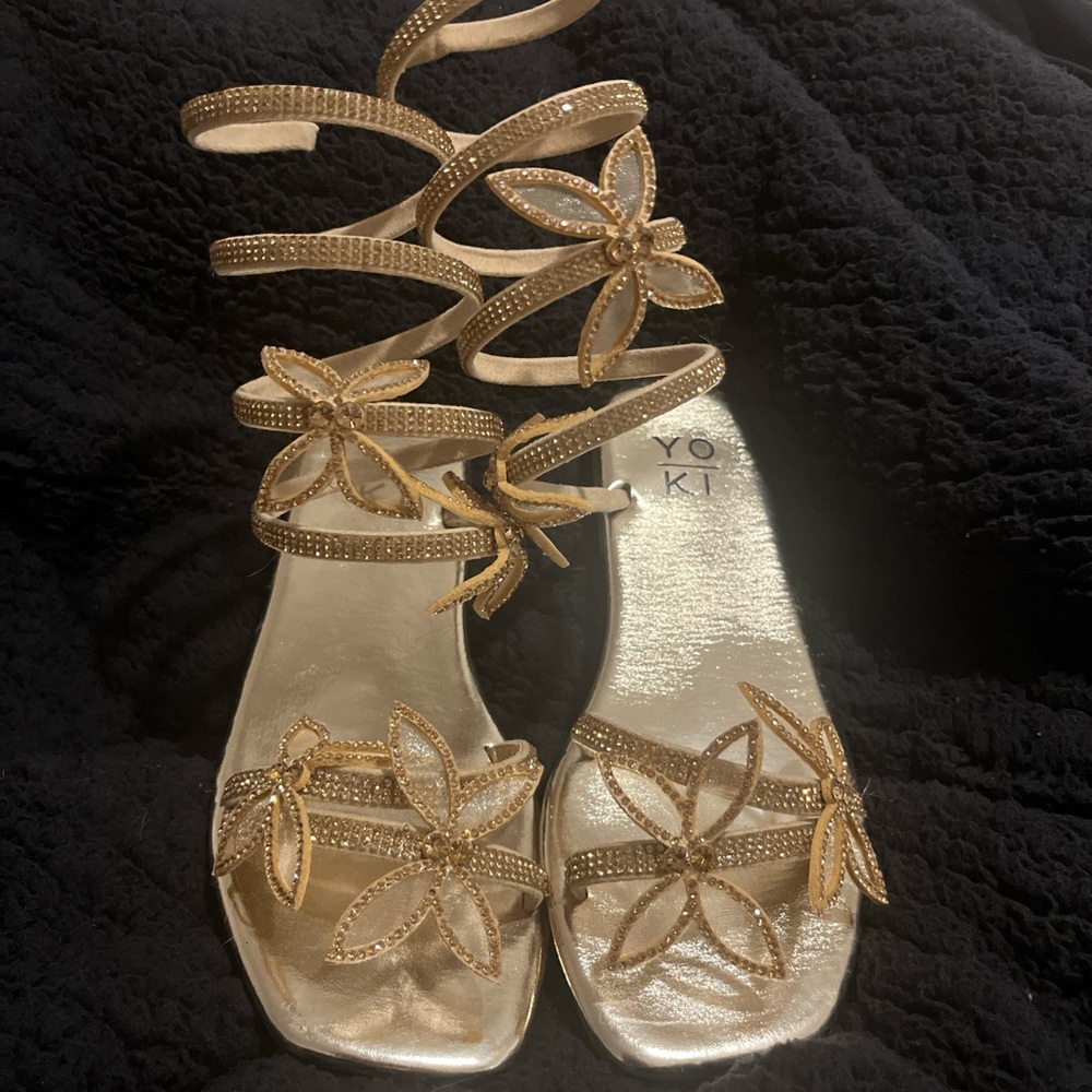 Yoki Women's Gold Floral Strappy Sandals